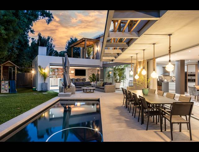 4 BEDROOM HOUSE FOR SALE IN CONSTANTIA